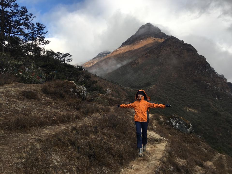 Девушка и горы