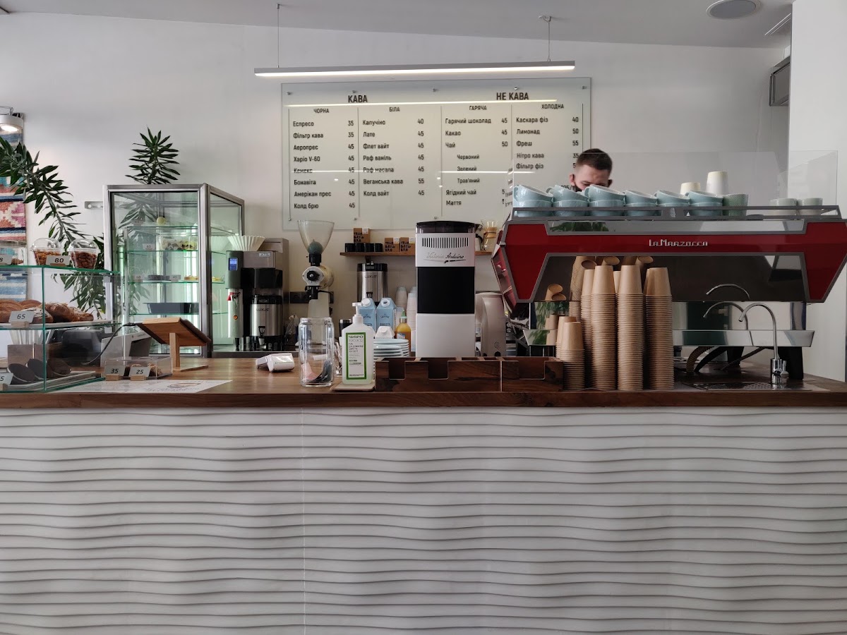WHITE Coffeebar — Cafe